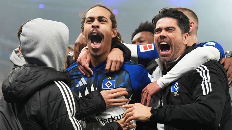 Der HSV gewinnt dank Yussuf Poulsen (Mi.) das Nordderby gegen Werder Bremen.