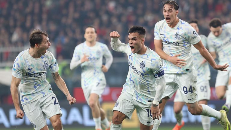 Inter nutzt den Patzer der Konkurrenz und ist Erster.