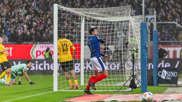 Steven Skrzybski bejubelt den Ausgleichstreffer der Störche.