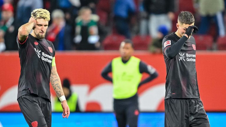 Hängende Köpfe bei Robert Andrich (Links) und Patrick Schick (Rechts) nach der Pleite gegen Augsburg. Am Samstag geht es gegen Köln.