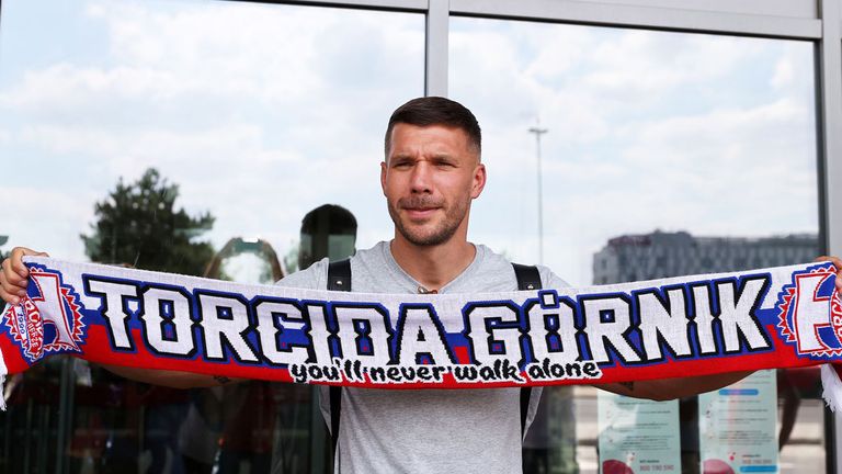 Lukas Podolski kauft Anteile an seinem eigenen Klub.