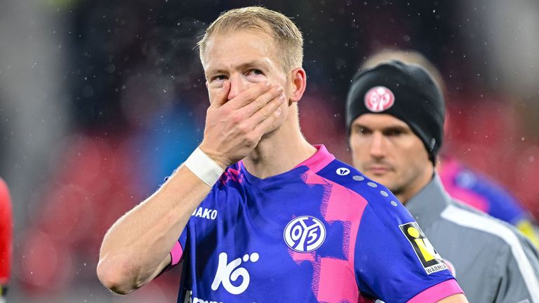 Sprachlosigkeit bei Andreas Hanche-Olsen (Links) und den Mainzern nach der Klatsche gegen Freiburg. Nun kommt am Freitag Mönchengladbach.