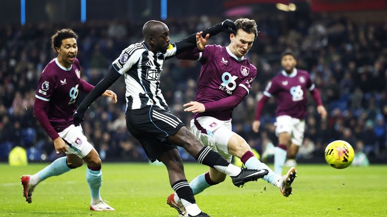 Newcastle siegt dank frühem Doppelschlag in Burnley.