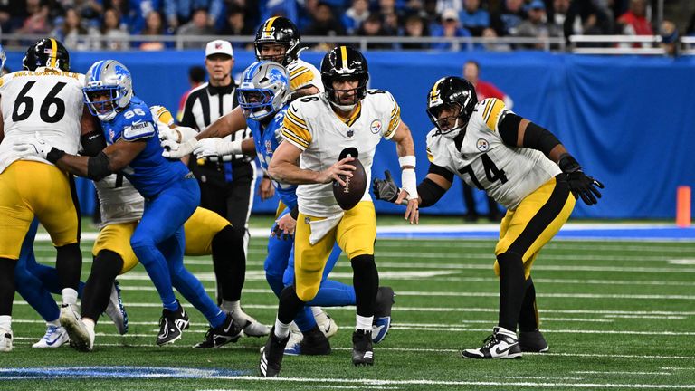 Der 42 Jahre alte Aaron Rodgers (Nummer 8) und die Pittsburgh Steelers schlagen die Detroit Lions und sichern sich gute Play-off-Chancen.