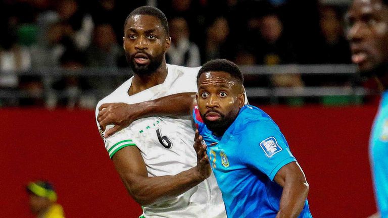 Hat die DR Kongo (r.) im afrikanischen Play-offs-Finale gegen Nigeria (l.) einen folgenschweren Fehler begangen?