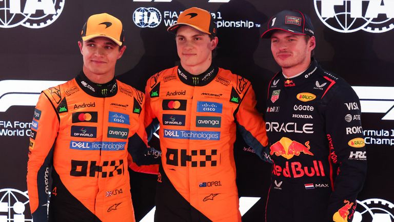 Lando Norris, Oscar Piastri und Max Verstappen (v.l.n.r.) kämpfen in Abu Dhabi um den WM-Titel. 