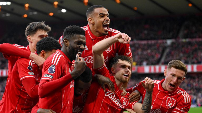 Ex-Leverkusener Callum Hudson-Odoi (3. v. L) erzielte gegen Tottenham einen Doppelpack. Am Sonntag geht es gegen Fulham.