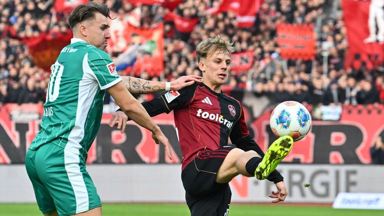 Der 1. FC Nürnberg und die SpVgg Greuther Fürth trennen sich im Frankenderby mit einem Remis.