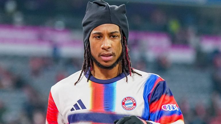 Michael Olise wird den Bayern in Heidenheim wohl fehlen. 