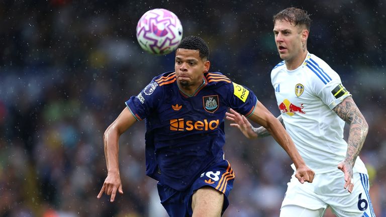 William Osula (l.) steht weiterhin ganz oben auf der Transferliste von Eintracht Frankfurt.