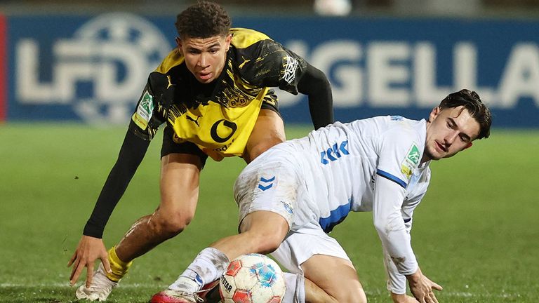 Sturmtalent Jordi Paulina (l.) spielt mit Borussia Dortmund II in der Regionalliga West.