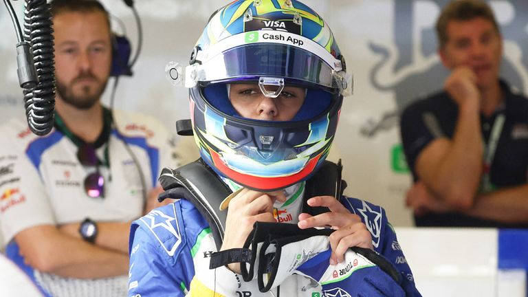 Arvid Lindblad ist 2026 der einzige Rookie im Feld. Der Brite mit indisch-schwedischen Wurzeln fährt für die Racing Bulls.