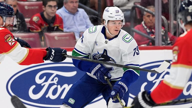 Lukas Reichel muss die Vancouver Canucks wohl verlassen. 