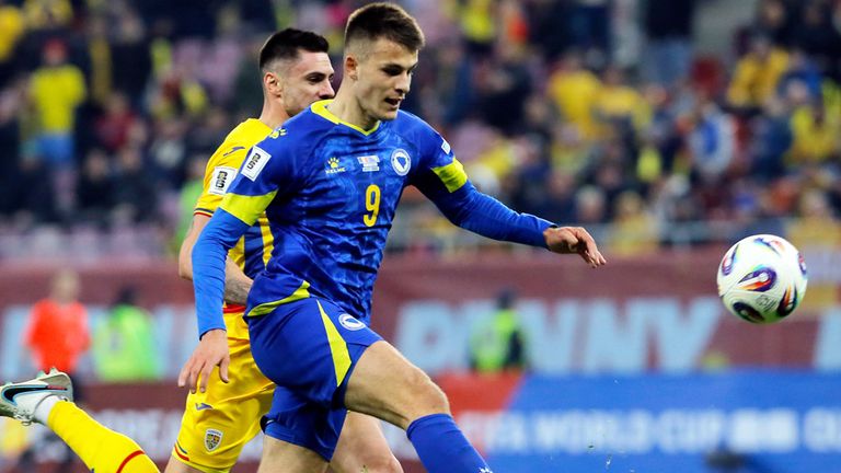 Samed Bazdar (vorne) ist kein Thema mehr beim FC Schalke 04.