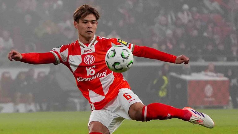 Mittelfeldmotor Kaishu Sano wird wohl in Posen auflaufen - im Gegensatz zu seinem angeschlagenen Nebenmann Nadiem Amiri