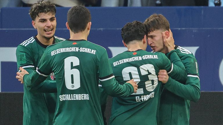 Der FC Schalke schlägt den 1. FC Nürnberg und ist somit Herbstmeister der 2. Bundesliga. 