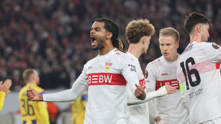  Lorenz Assignon (Links) bejubelt seinen Treffer zum 1:0. Für Stuttgart geht es am 22. Januar gegen AS Rom. 