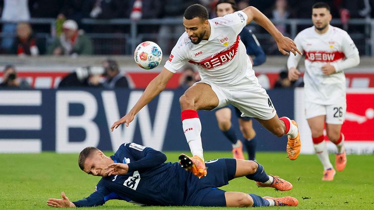 Hoffnhim-Profi Grischa Prömel (unten) grätscht Stuttgart-Verteidiger Josha Vagnoman ab.