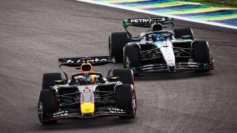 Lange hielten sich Gerüchte, dass Max Verstappen zu Mercedes wechseln würde. 