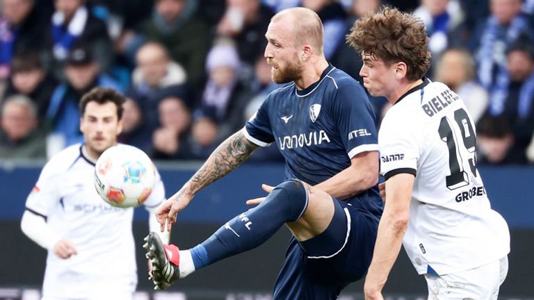 VfL Bochum gegen Arminia Bielefeld.