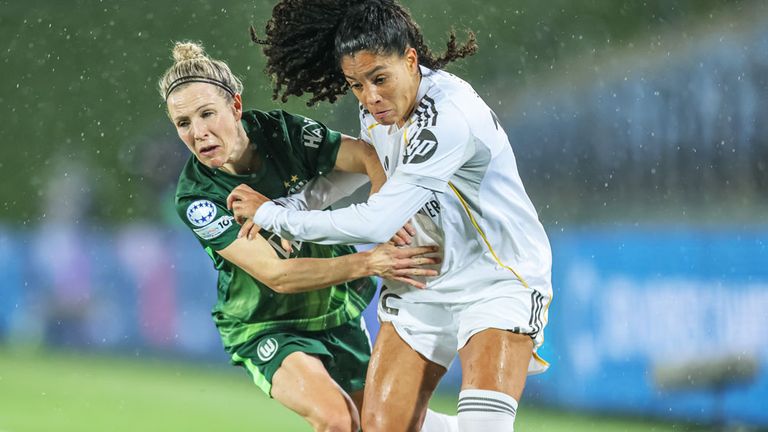 Die Frauen des VfL Wolfsburg unterliegen in Überzahl Real Madrid.
