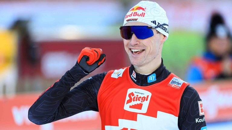Durfte nach seinem Sieg im österreichischen Ramsau jubeln: Der deutsche Kombinierer Vinzenz Geiger.