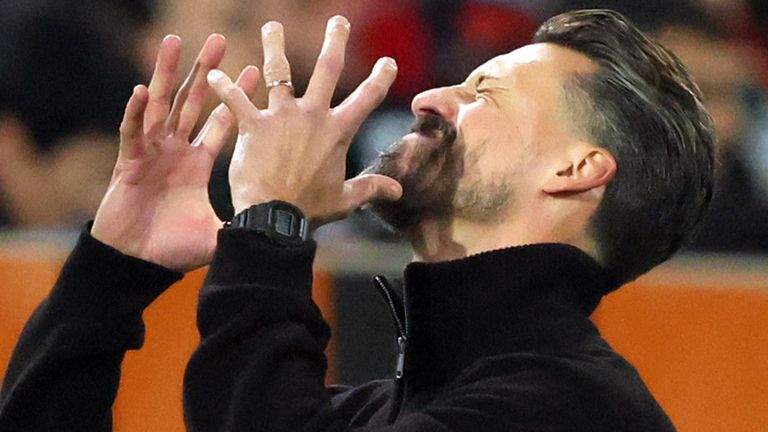Sandro Wagner und der FC Augsburg gehen ab sofort getrennte Wege.