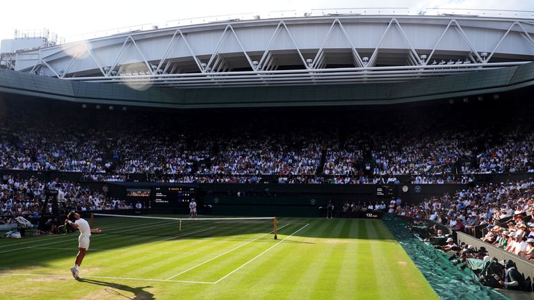 WIMBELDON: Während in den USA die WM steigt, findet im Mutterland des Fußball das alljährliche Wimbeldon Turnier statt.