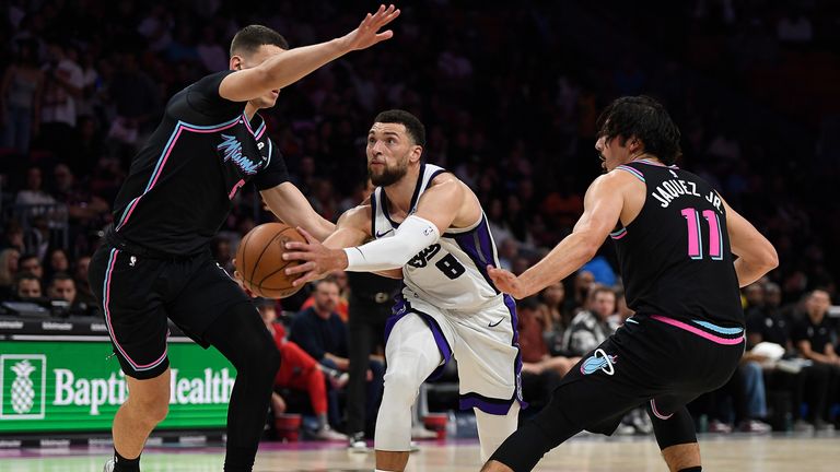 Zach Lavine (m.) überzeugt mit den Kings.