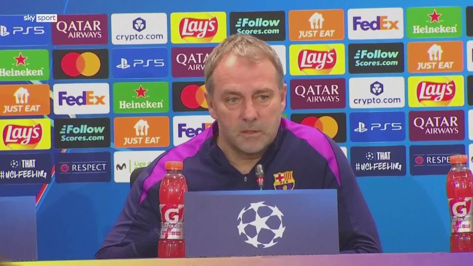 Hansi Flick, Trainer des FC Barcelona, spricht über sein Team. Er sei sehr  glücklich diese Spieler bei Barca zu haben. Sie haben aktuell einen sehr  guten Moment, den er sehr wertschätzt.