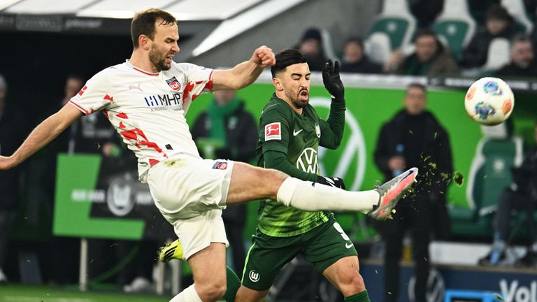 Der 1. FC Heidenheim erringt Bundesliga-Sieg gegen den VfL Wolfsburg.