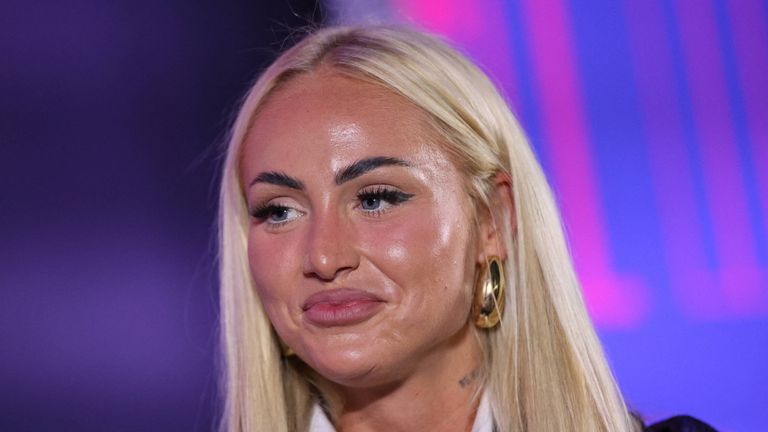 Instagram-Star Alisha Lehmann wechselt zurück die Insel. 