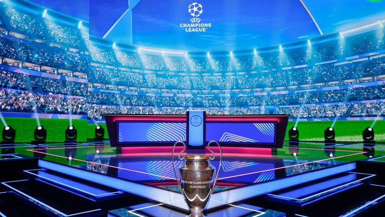 In der Champions League werden am Freitag, den 30. Januar 2026 die Playoffs ausgelost. Dabei ist ein deutsches Duell Bayer vs. BVB möglich.