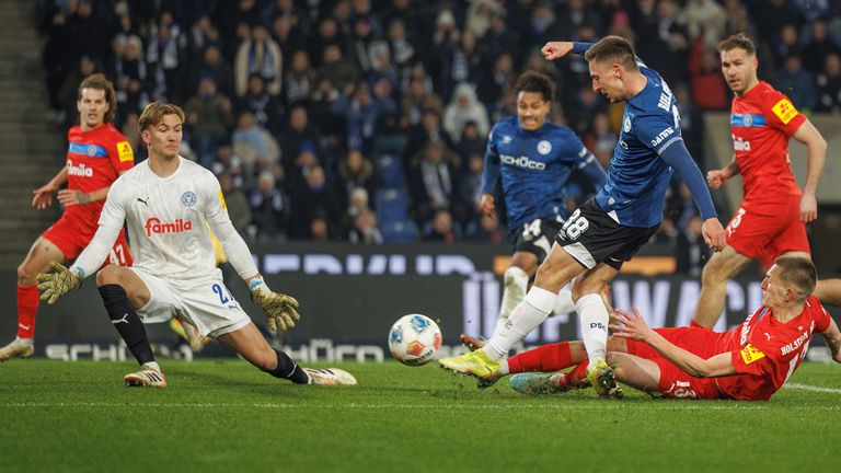Arminia Bielefeld gelingt das Comeback gegen Holstein Kiel.