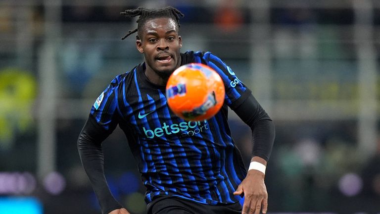 Yann Aurel Bisseck steht bei Inter noch bis 2029 unter Vertrag.