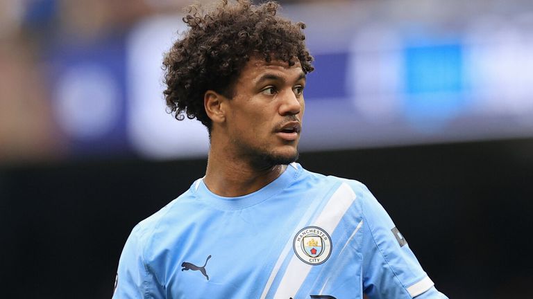 Oscar Bobb wechselte 2019 in die U18 von Manchester City.