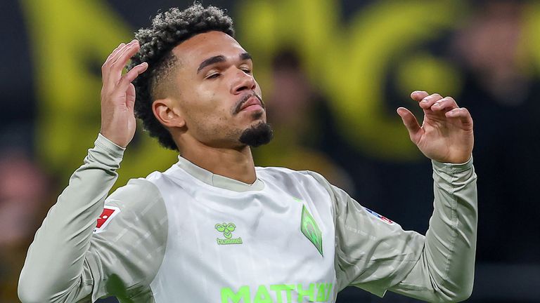 Enttäuschung bei Justin Njinmah nach der 0:3-Niederlage gegen den BVB. Heute kommt die Eintracht. Kann Werder zuhause punkten? 