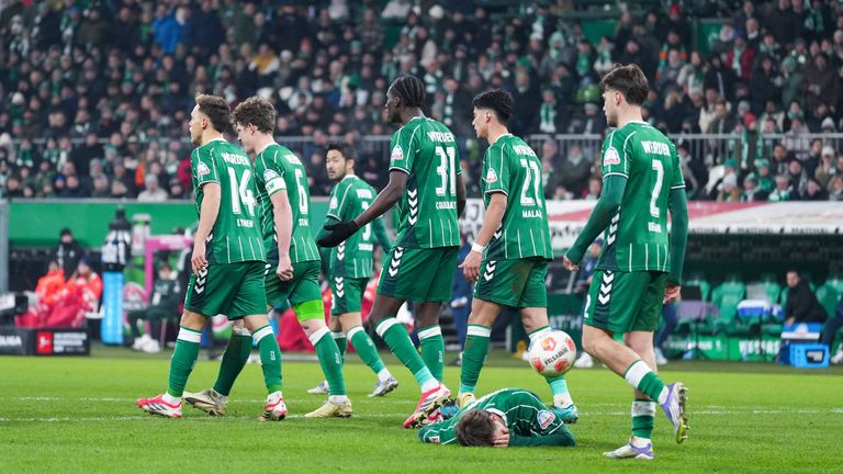 Werder am Boden: Die Bremer Negativserie will einfach nicht abreißen.