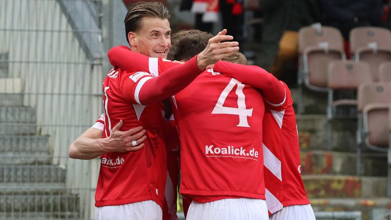 Energie Cottbus springt in der 3. Liga vorerst an die Tabellenspitze. 