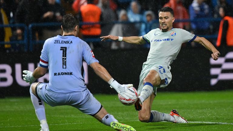 Dejan Ljubicic (r.) steht vor einem Wechsel zum FC Schalke 04.