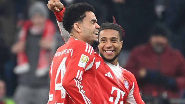 Michael Olise (r.) und Luis Diaz zaubern auch gegen Wolfsburg.