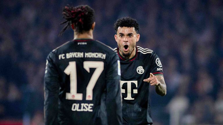 Michael Olise (l.) und Luis Diaz sind derzeit in Topform. Vergleiche mit einer erfolgreichen Flügelzange vergangener Tage kommen auf.