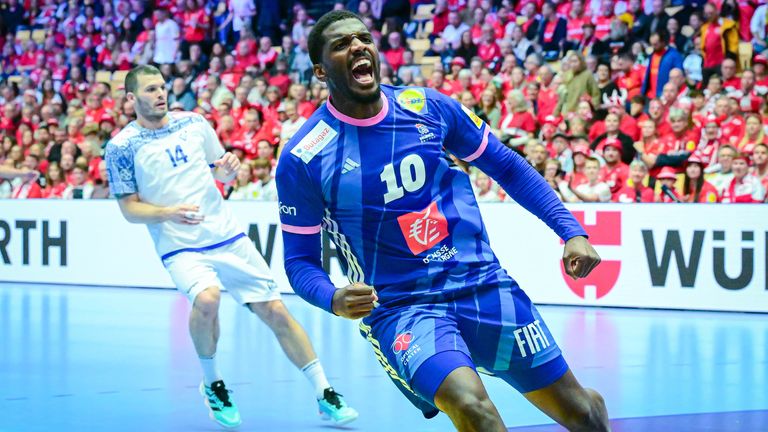 Dika Mem trifft achtmal für die Franzosen.