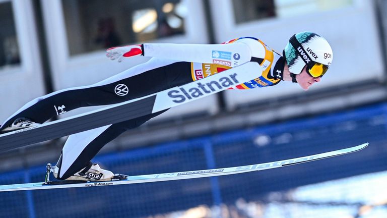 Domen Prevc verpasste in Innsbruck den Sieg um nur 0,5 Punkte! Dennoch geht er mit riesigem Vorsprung als Top-Favorit ins große Finale.