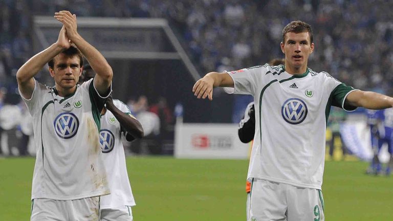 Waren beide Teil der Wolfsburger Meistermannschaft der Saison 2009/10: Zvedzjan Misimovic (li.) und Edin Dzeko (re.).