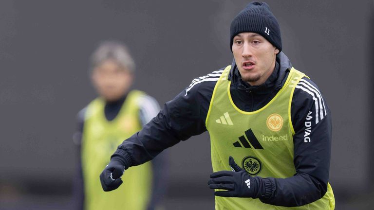 Frankfurts Neuzugang Younes Ebnoutalib darf auf einen Einsatz gegen den BVB hoffen.