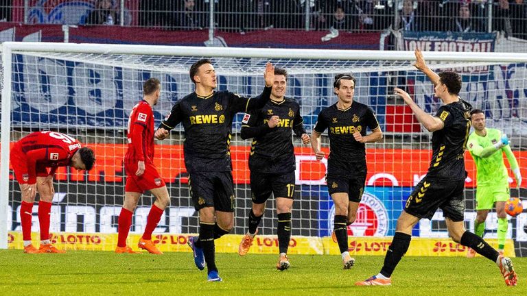 Said El Mala 1. FC Köln jubelt über sein Tor zum 2:2-Ausgleich