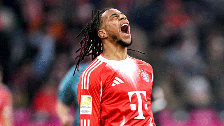 Michael Olise jubelt über seinen Treffer zum 6:2 gegen den SC Freiburg  am 11. Spieltag.