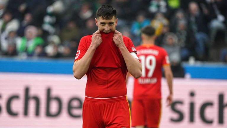 Geschenkter Tag für Keven Schlotterbeck und den FCA. Am Donnerstag trifft Augsburg im Topspiel auf Union Berlin. 