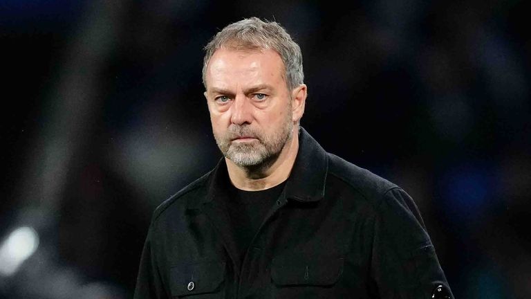 Hansi Flick war mit der Kommunikation des Schiedsrichters überhaupt nicht einverstanden.